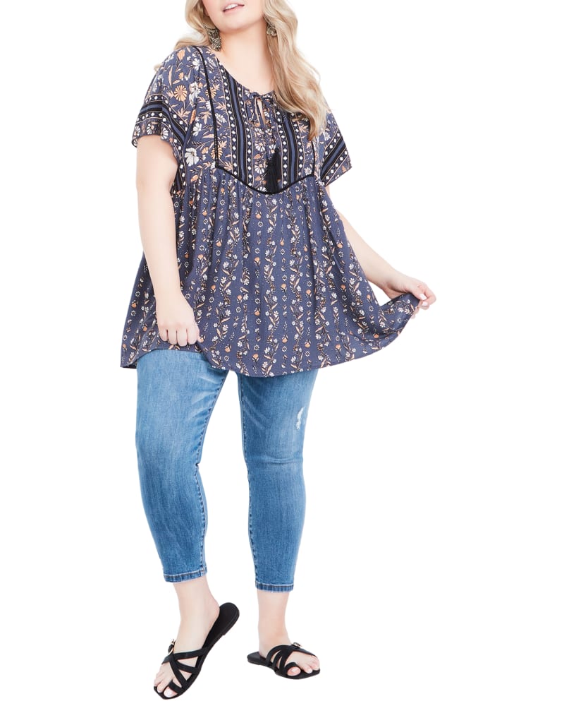 Plus size model wearing  by Aveology | Dia&Co | dia_product_style_image_id:185319